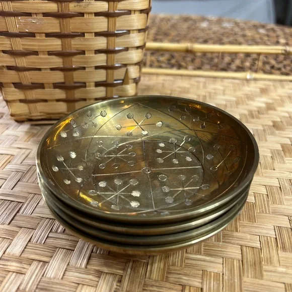 Set of 4 Vintage MCM Sarna Brass Trinket Bowls - Picture 2 of 7